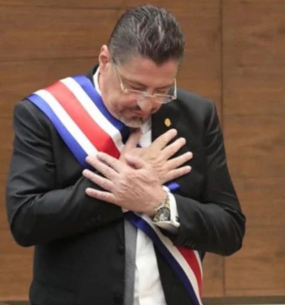 RODRIGO CHAVES ROBLES